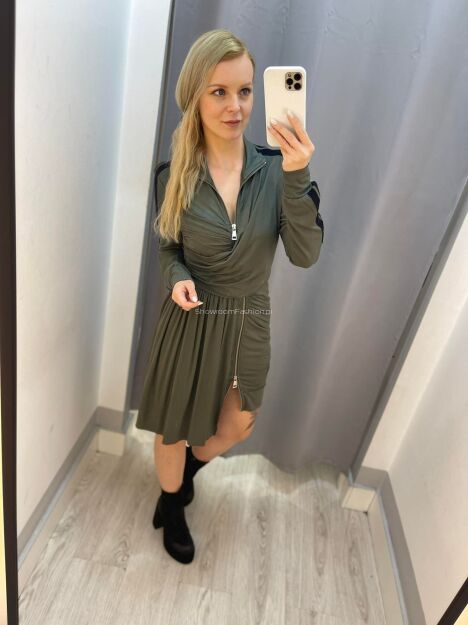 BY O LA LA! SPORTOWA SUKIENKA Z LAMPASEM KHAKI