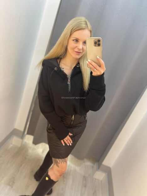 BY O LA LA! BLUZA Z PIKOWANYM KAPTUREM CZARNA