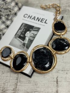 NASZYJNIK Z ASYMETRYCZNYMI OCZKAMI ZŁOTO/CZERŃ