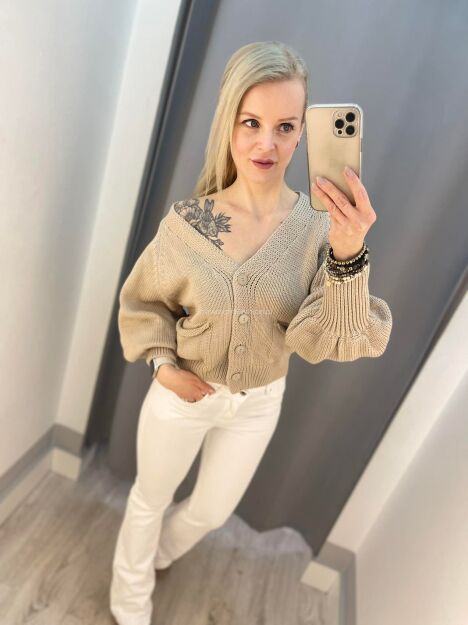 BY O LA LA...! KRÓTKI SWETER Z GUZIKAMI BEŻ