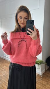 BY O LA LA...! SWETER GOLF ODSŁONIĘTE RAMIONA LANDRYNKOWY RÓŻ
