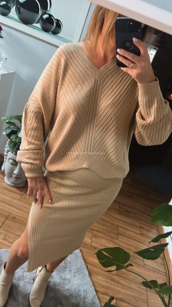 BY O LA LA...! OVERSIZOWY SWETER PRĄŻKI JASNY BEŻ