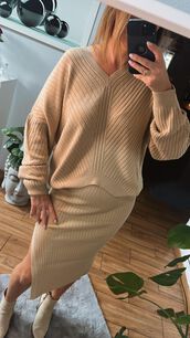 BY O LA LA...! OVERSIZOWY SWETER PRĄŻKI JASNY BEŻ