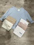 BY O LA LA! ASYMETRYCZNA BLUZKA BASIC V-NECK LOL BIEL/GRANAT - 2