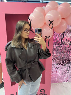 LA MILLA KRÓTKI PŁASZCZ Z ECO SKÓRY CZARNY