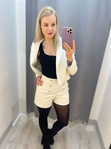 BY O LA LA...! SPODENKI SZORTY ECO SKÓRA ŚMIETANA