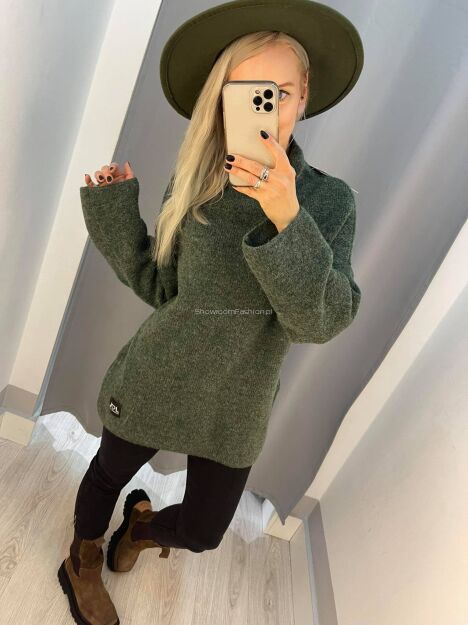 BY O LA LA.. ! OVERSIZOWY SWETER Z PÓŁGOLFEM ZIELONY