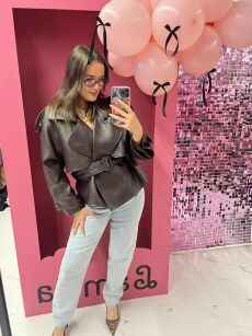 LA MILLA KRÓTKI PŁASZCZ Z ECO SKÓRY GORZKA CZEKOLADA