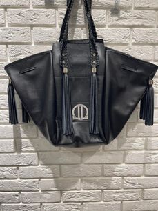 BY O LA LA ! TOREBKA SHOPPER Z FRĘDZLAMI CZARNA