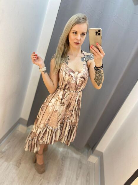 BY O LA LA! ASYMETRYCZNA SUKIENKA CAPRI PRINT BEŻ