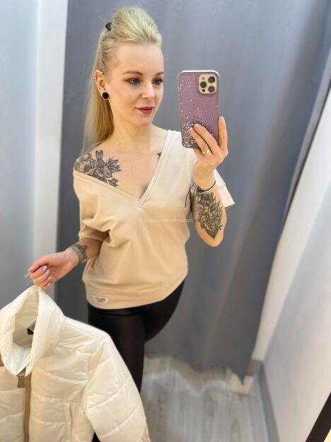 BY O LA LA...! BLUZKA BASIC V-NECK BEŻ