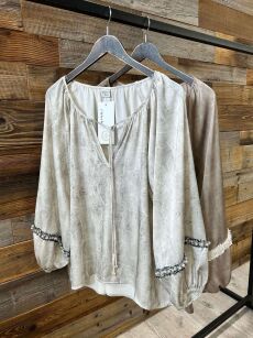 BY O LA LA! OVERSIZOWA BLUZKA BOHO KORALIKI JASNY BEŻ