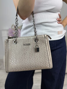 GUESS TOREBKA CLASSIC ELEGANCE NA ŁAŃCUSZKU