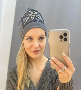 BY O LA LA...! BAWEŁNIANA CZAPKA Z KAMIENIAMI GRAFIT