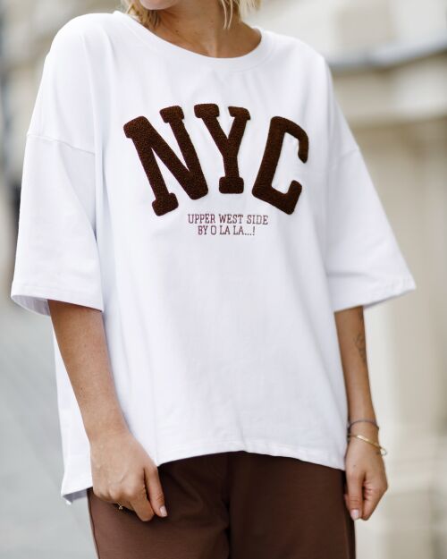 BY O LA LA! BLUZKA T-SHIRT NYC BIEL/MOKKA
