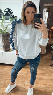 BY O LA LA! DRESOWA BLUZA Z FALBANĄ SZARA/JEANS