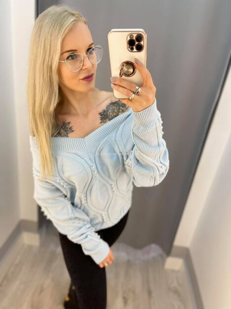 BY O LA LA.. ! OVERSIZOWY SWETER Z PEREŁKAMI BABY BLUE