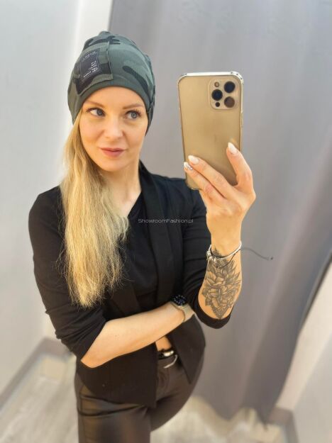 BY O LA LA...! PRĄŻKOWANA CZAPKA Z NASZYWKĄ MORO